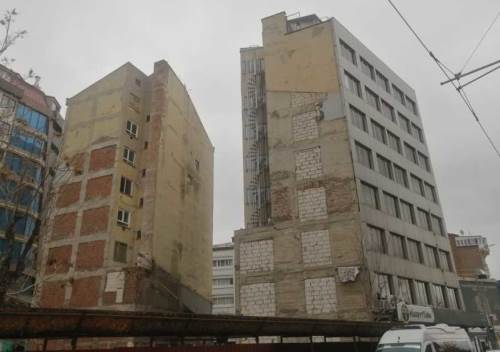 Eskişehirlileri korkutan bina: Bir an önce yıkılsın!