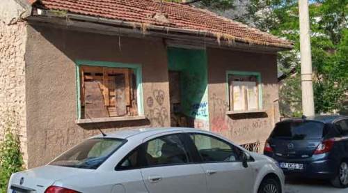 Eskişehirlileri tedirgin eden ev