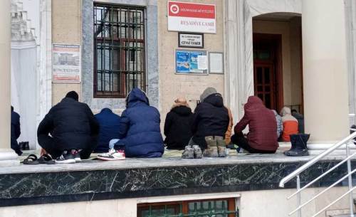 Eskişehirlilerin camiye gitmesine engel olamadı!