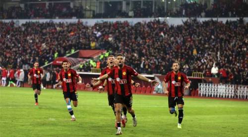 Eskişehirspor - Karşıyaka: 3 - 0 (Maç sonucu Geniş maç özeti)