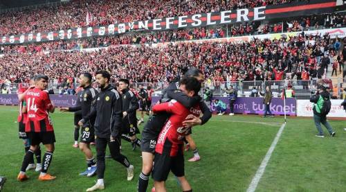 Eskişehirspor, Kütahyaspor’u ezdi