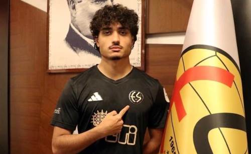 Eskişehirspor 19 yaşındaki genç futbolcuyu kadrosuna kattı