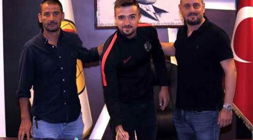 Eskişehirspor'a 3 yıllık imza attı!