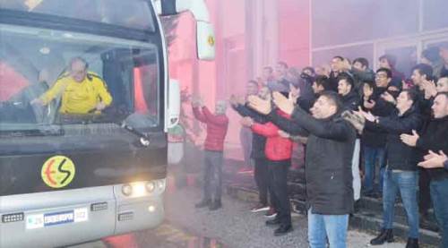 Eskişehirspor'a coşkulu karşılama