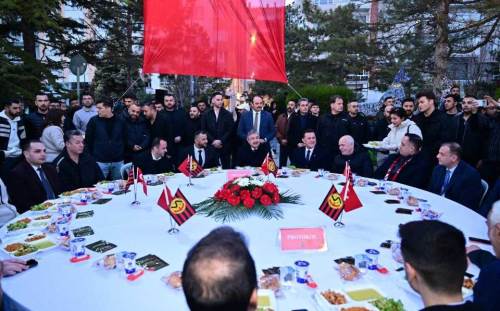 Eskişehirspor’a destek mesajı: Vali Yılmaz taraftarlarla iftarda buluştu