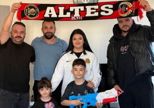 Eskişehirspor’a harçlıklarını bağışlayan Buğra'ya Altes'ten sürpriz jest