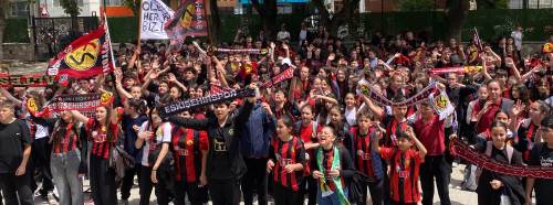 Eskişehirspor’a minik taraftarlardan tribünleri aratmayan destek!