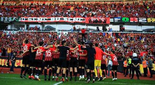 Eskişehirspor'a ünlülerden destek yağıyor