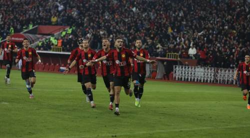 Eskişehirspor bugün sahada: Zirve mücadelesi canlı yayında!