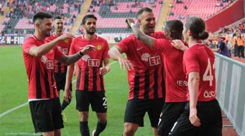 Eskişehirspor'da 4 futbolcu ile daha...