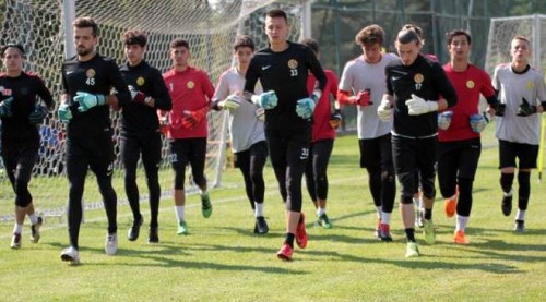 Eskişehirspor'da altyapı kalecileri A takımla çalıştı