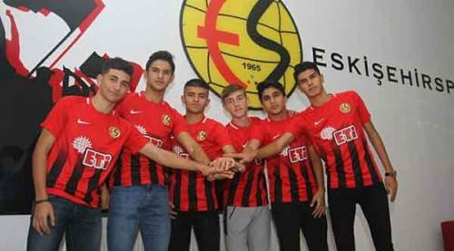 Eskişehirspor'da altyapıdan 6 oyuncuya imza