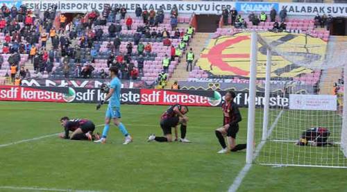 Eskişehirspor’da beklenen olmadı, transfer yasağı kalkmayacak!
