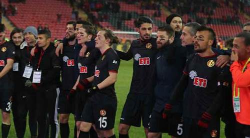 Eskişehirspor'da dört oyuncu serbest!