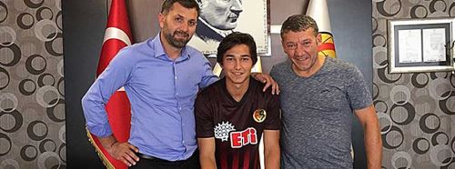 Eskişehirspor'da flaş imza! 3 yıllık...