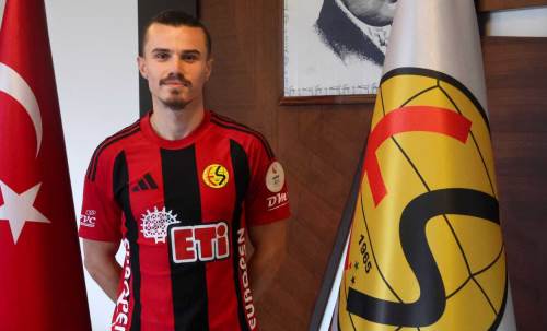 Eskişehirspor'da savunmaya gelen yeni transfer imza attı