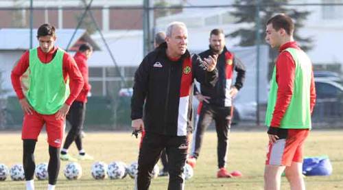Eskişehirspor'da Seçsev özgüven aşılıyor