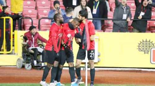 Eskişehirspor'da takımı o sırtlıyor!