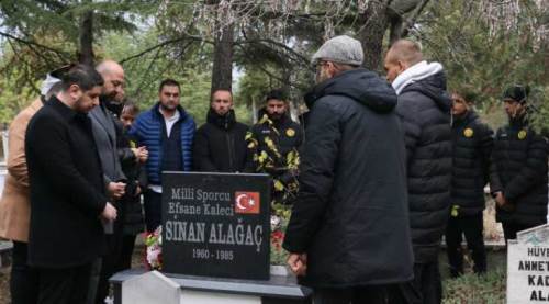 Eskişehirspor'dan anlamlı ziyaret: Sinan Alağaç kabri başında anıldı