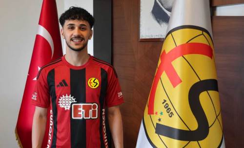 Eskişehirspor'dan savunmaya genç takviye: İmzalar atıldı
