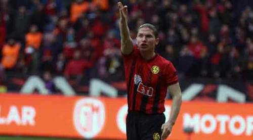 Eskişehirspor'de Mehmet Özcan neredeyse serbest kalıyordu!