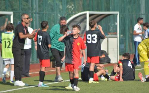 Eskişehirspor ile Anadolu Üniversitesi karşılaşmasında sıcak engeli!