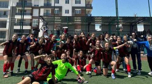 Eskişehirspor kadın futbol takımı gururlandı