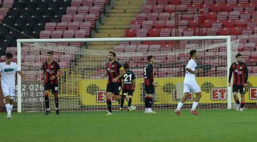 Eskişehirspor kendi sahasında darmadağın!