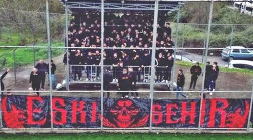 Eskişehirspor maçında bu tribünde kaç taraftar var? Sadece 67 kişilikti... 