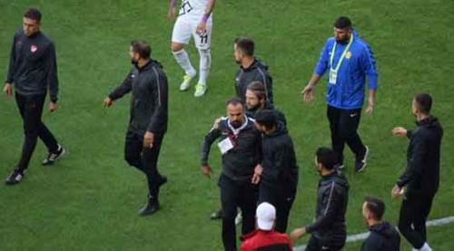 Eskişehirspor maçında ortalık karıştı!
