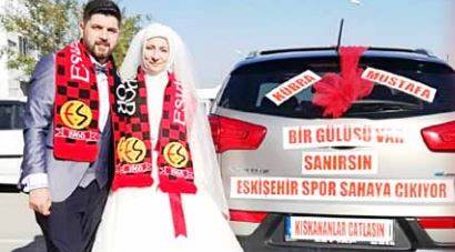 Eskişehirspor sevdalısı çift evlendi