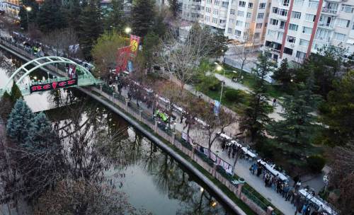 Eskişehirspor taraflarları ve belediye Eti Park’a iftar sofrası kurdu