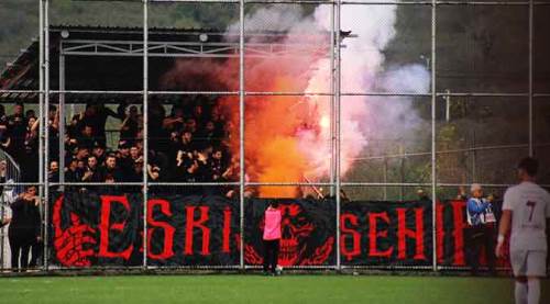 Eskişehirspor taraftarı 67 kişilik tribünde o pankartla coşturdu! 