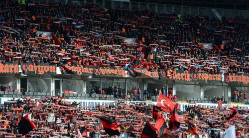 Eskişehirspor taraftarı maça damga vurdu!