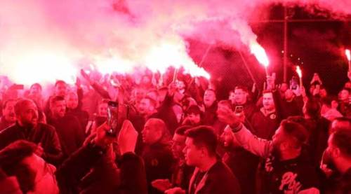 Eskişehirspor taraftarı tesislerde: Büyük destek!