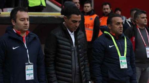 Eskişehirspor Teknik Direktörü Özer: Yolumuza devam ediyoruz