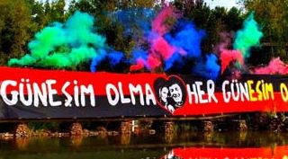 Eskişehirspor tribünlerinden çıkıp...