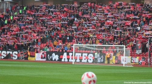 Eskişehirspor tribünlerinden müthiş marş!