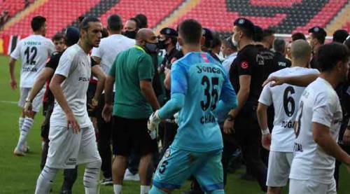 Eskişehirspor'u sahada yenemeyince çirkefleşiyorlar!