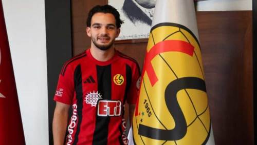 Eskişehirspor'un Altay'dan transfer ettiği genç oyuncusu imzayı attı!