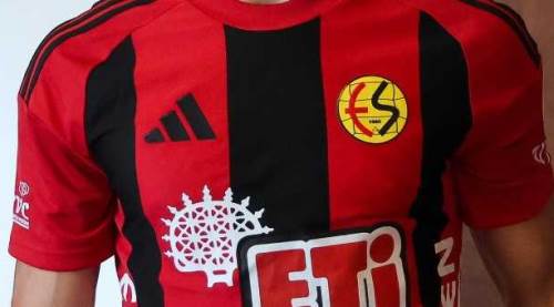 Eskişehirspor'un bir futbolcusu daha devam dedi, imzayı attı!