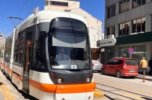 Eskişehirspor'un coşkusuna tramvaylarda ortak oldu