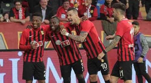 Eskişehirspor'un eski yıldızından sürpriz imza 