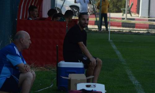 Eskişehirspor'un kaptanı gençlerin performansını yakından izliyor