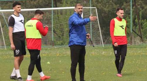  Eskişehirsporlu futbolcular görüşme odasına...