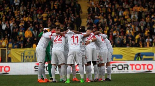 Eskişehirsporlu futbolcular maç öncesi kenetlendi ama...