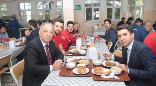 Eskişehirsporlu futbolcular Tülomsaş işçileriyle