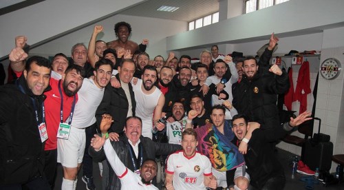Eskişehirsporlu futbolculardan galibiyet pozu
