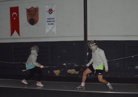 Eskrimde antrenmanlar sürüyor