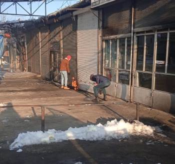 Esnafın Soğuk Havayla Mücadelesi, Donan Kilitleri Bakan Nasıl Açtılar
